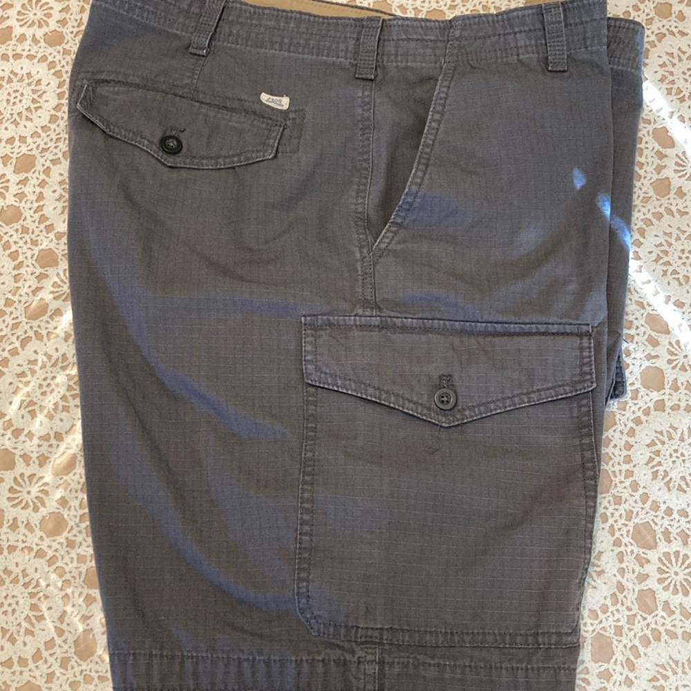 Men’s gray cargo shorts, size 38, like new